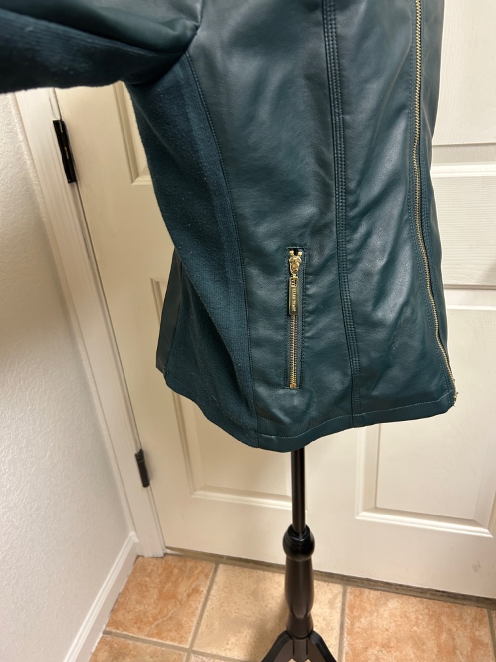ELLEN TRACY Large Forest Green Coat, Face 100% Polyurethane, Back 50% Viscose - Picture 5 of 11